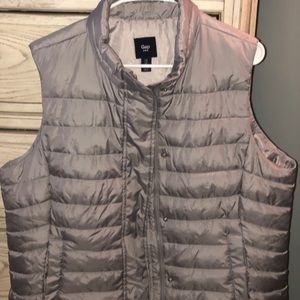 Gap beautiful silver/grey puffer vest!
